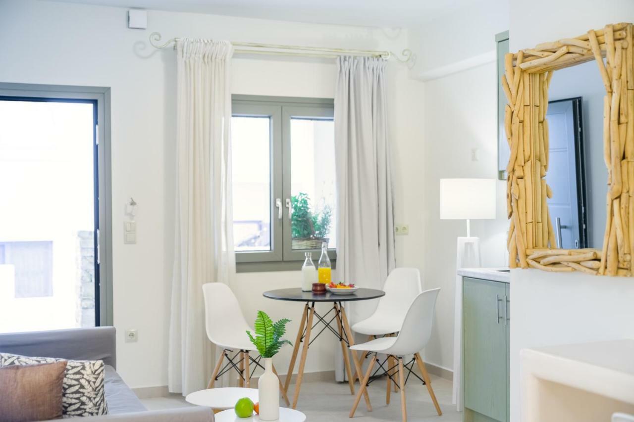 Sweet Naxos 3*