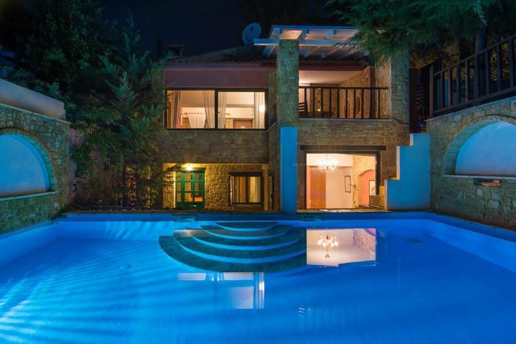 Maria Elena Villas