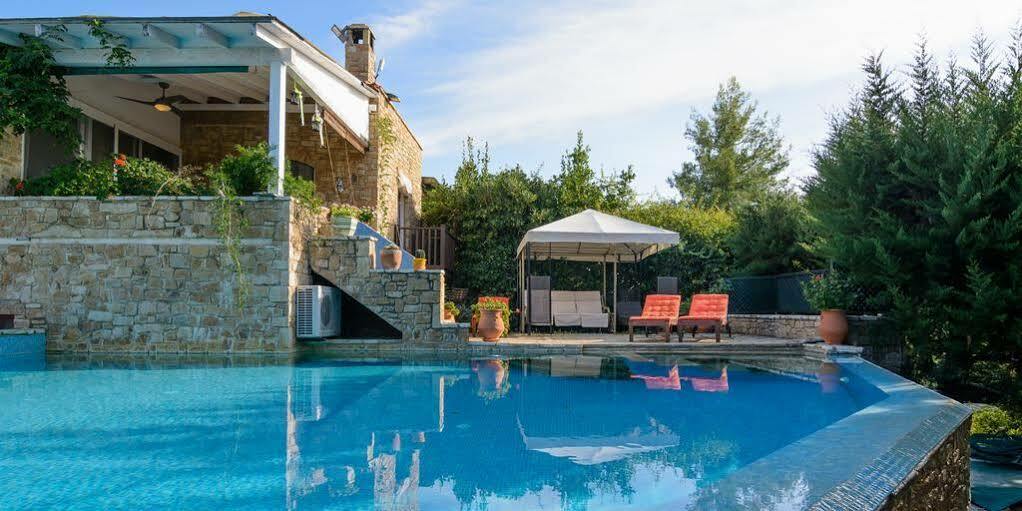 Villa Maria Elena Villas *