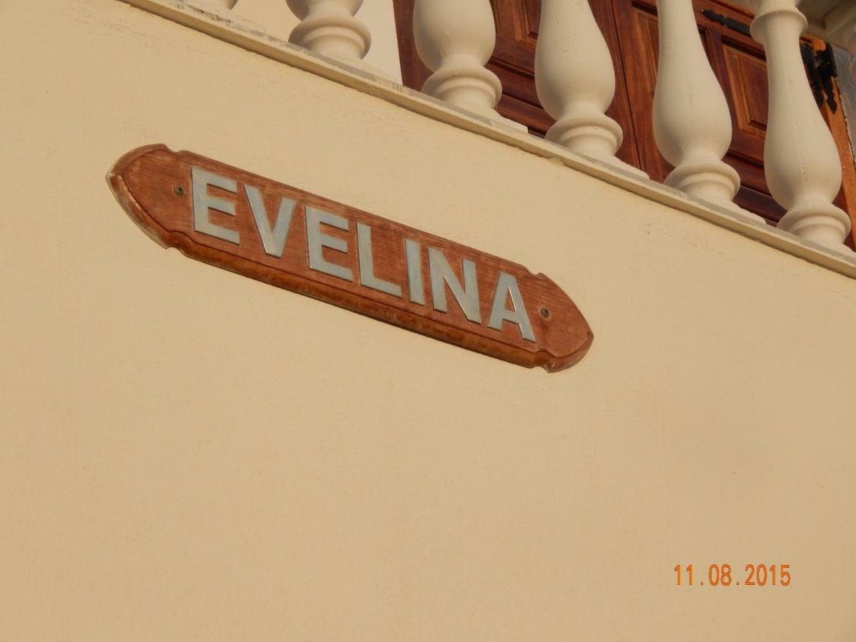 Evelina Pension: Diverse Near Black Guest house *