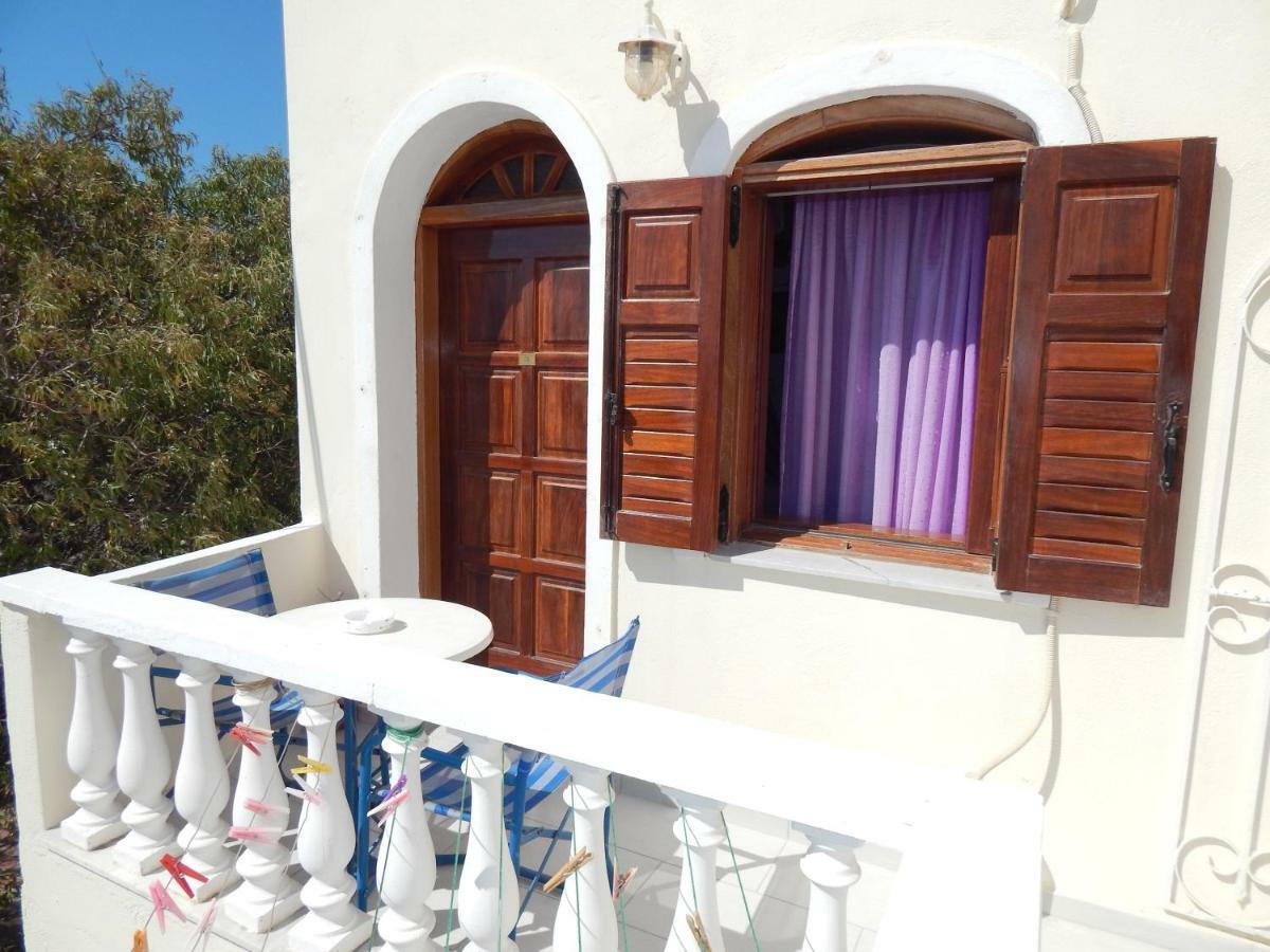 Evelina Pension: Diverse Near Black Guest house