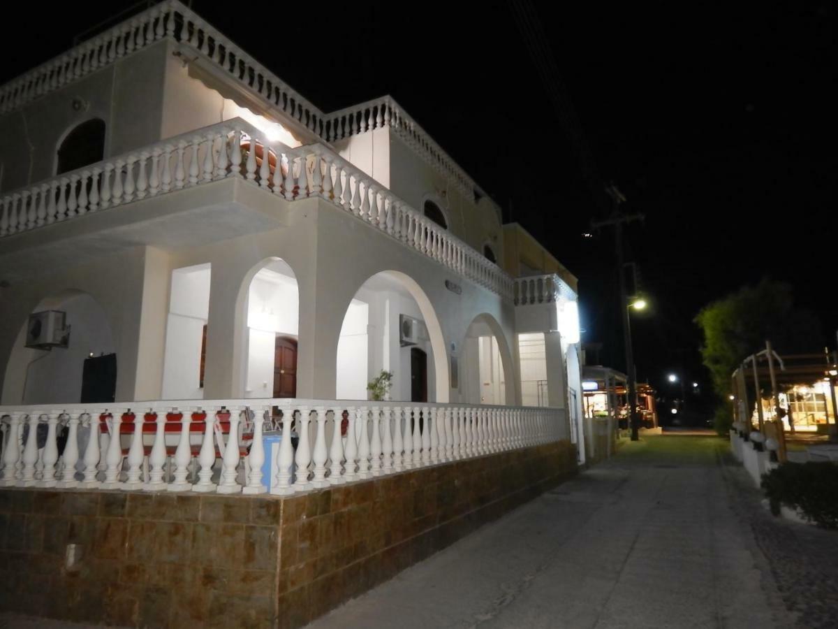 Evelina Pension: Diverse Near Black *