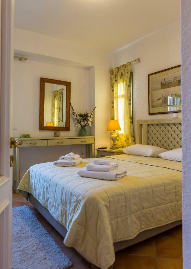 Elaia Villas *