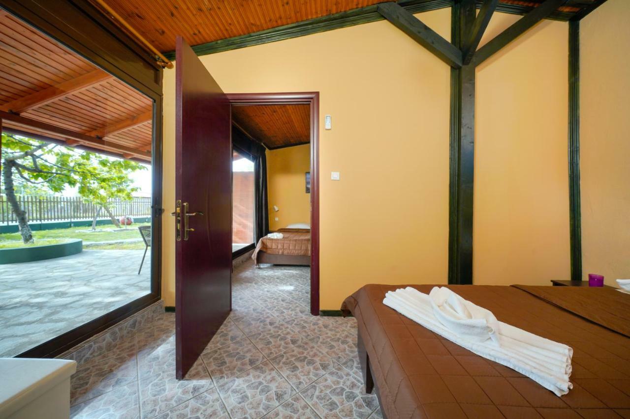 Platanes Skala Marion