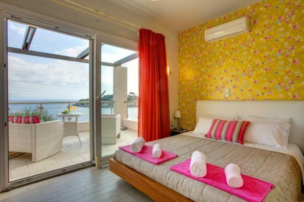 Sea View With Pool Apartment *