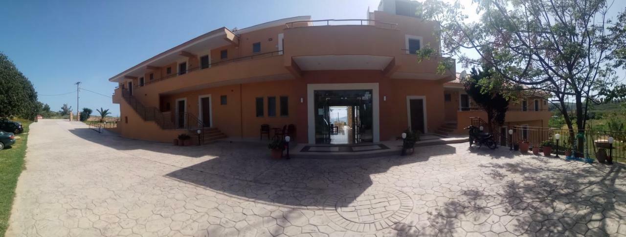 Finiki Plaza Aparthotel Methoni (Messenia)