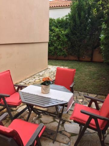 Quiet Bright House Next To The Sea In Villa *