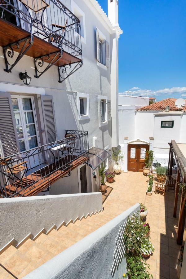 Guest house Niriides