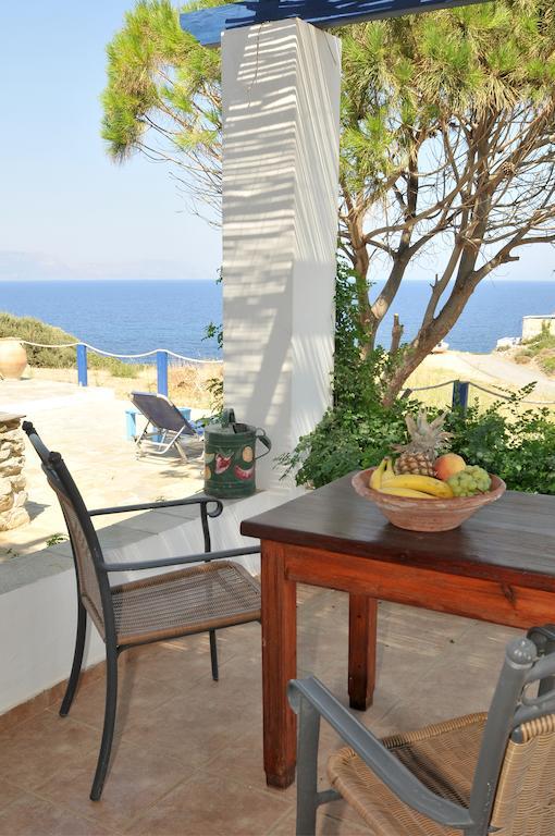 Akrotiri Platia Ammos