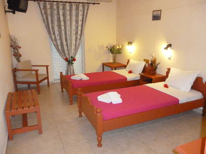 Tom & John Center Aparthotel 4*