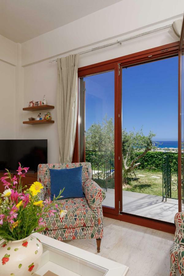 Holiday home Lily's