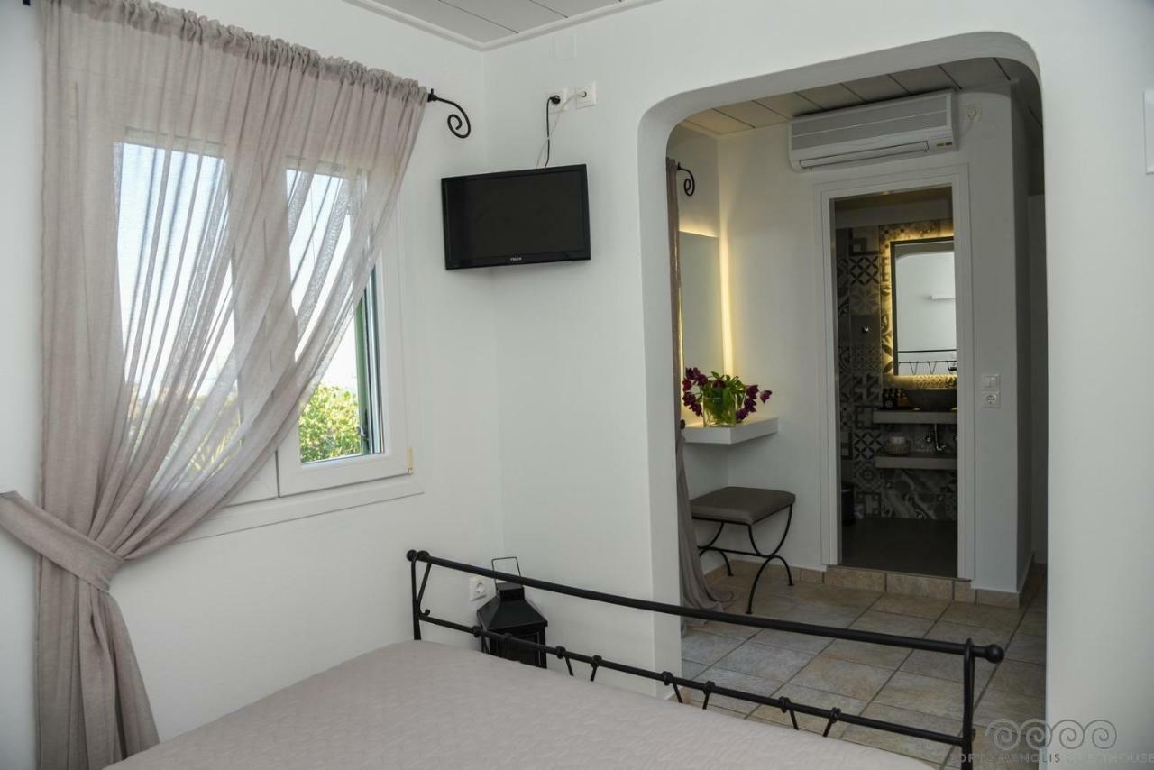 Porto Manolis Guest house