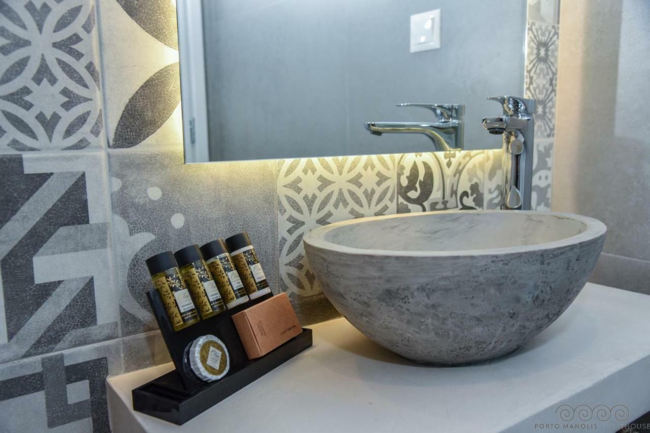 Porto Manolis Guest house