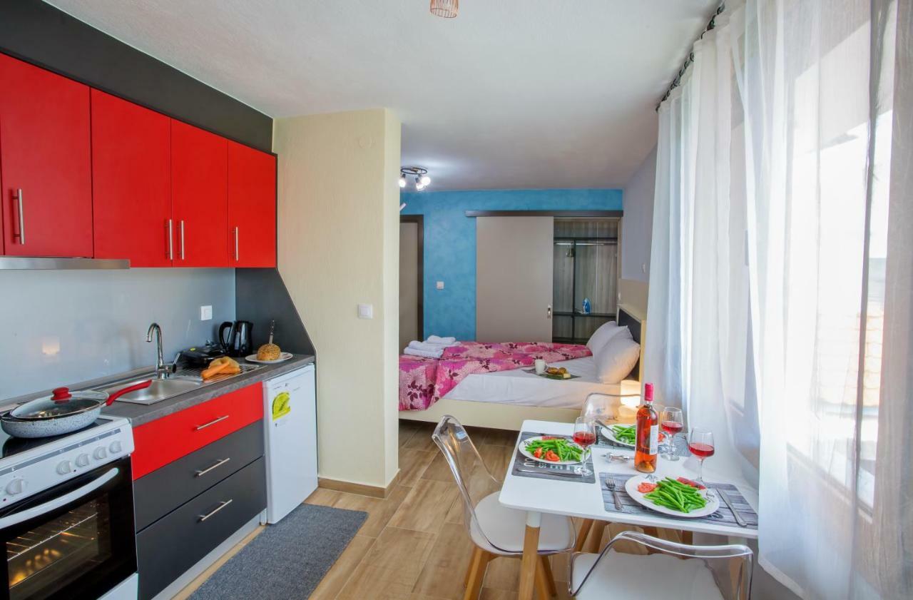Guest house Rent House Karavi