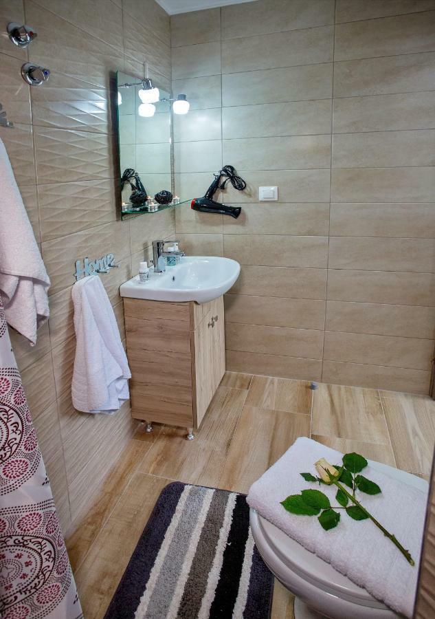Rent House Karavi