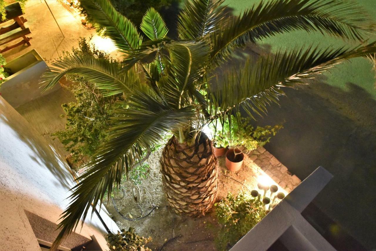 Avra Milos Guest house
