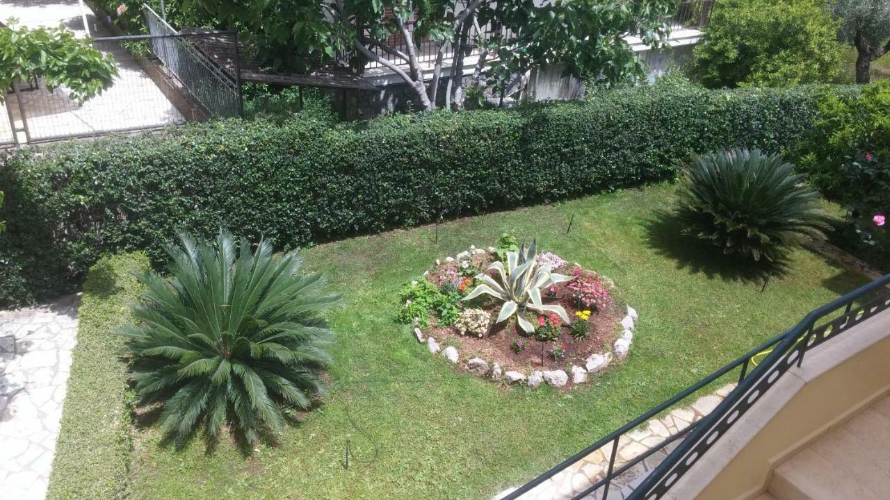 Patelis Aparthotel Poulithra