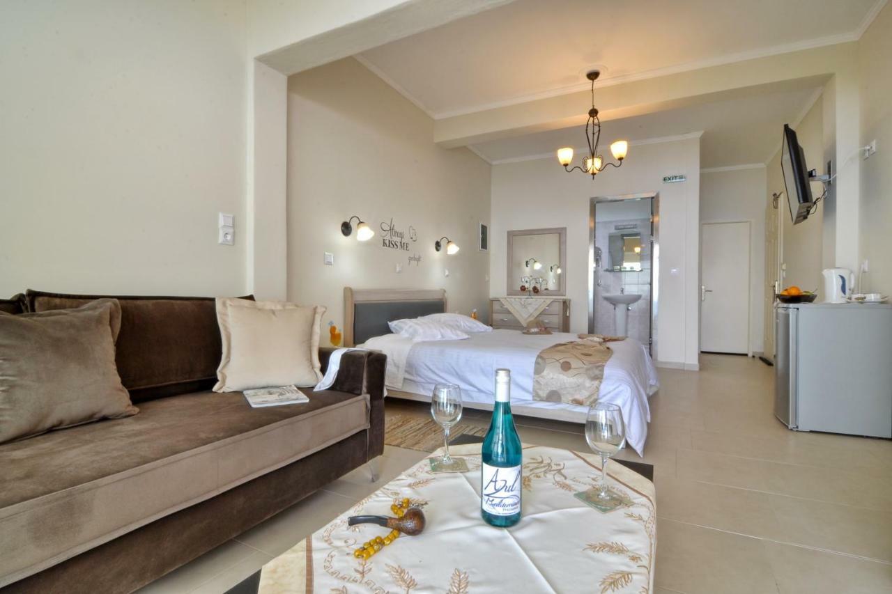Golden Fox Studios And Suites Lakones