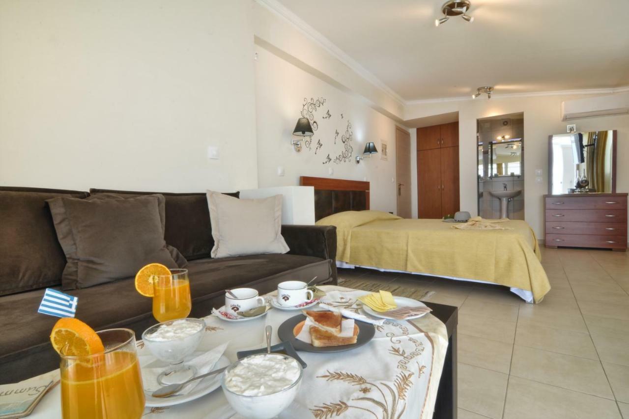 Golden Fox Studios And Suites Apartment