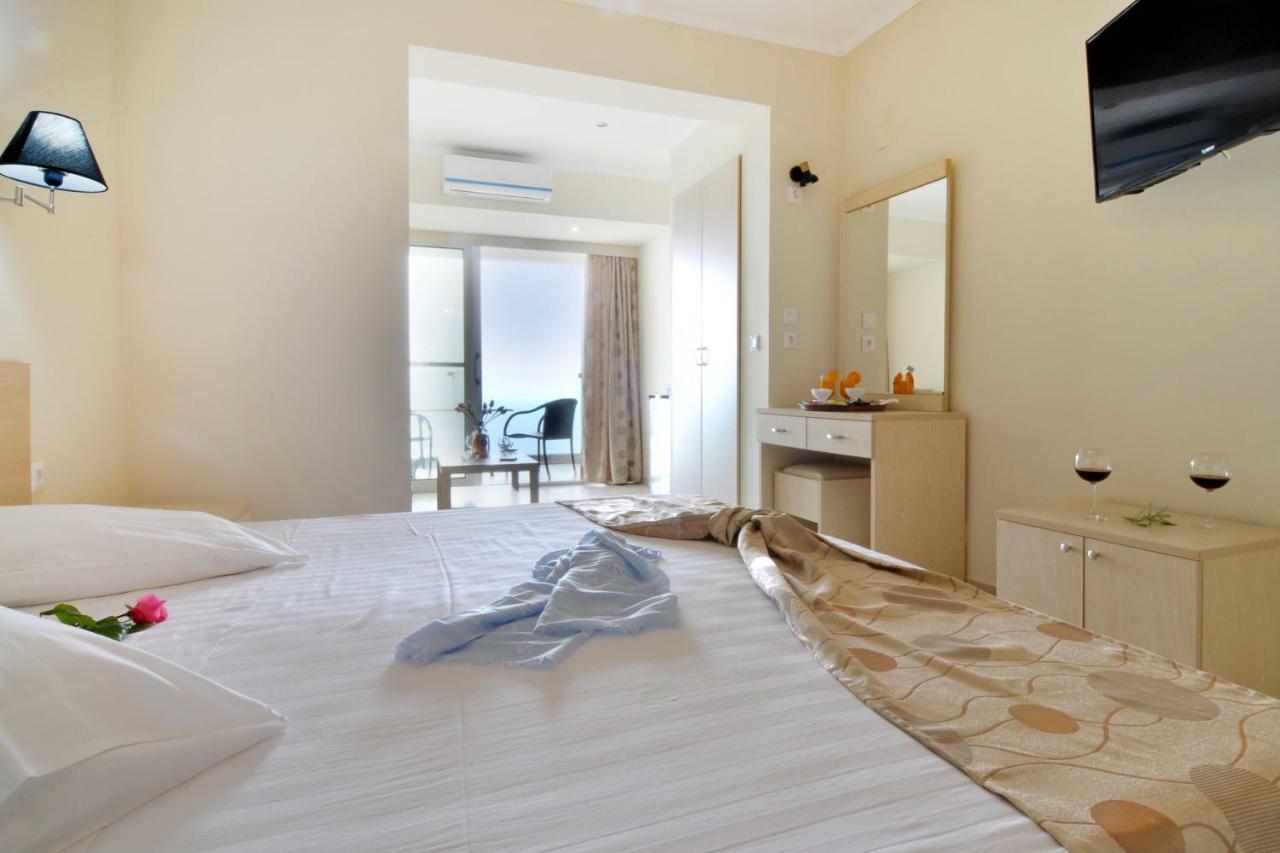 Golden Fox Studios And Suites