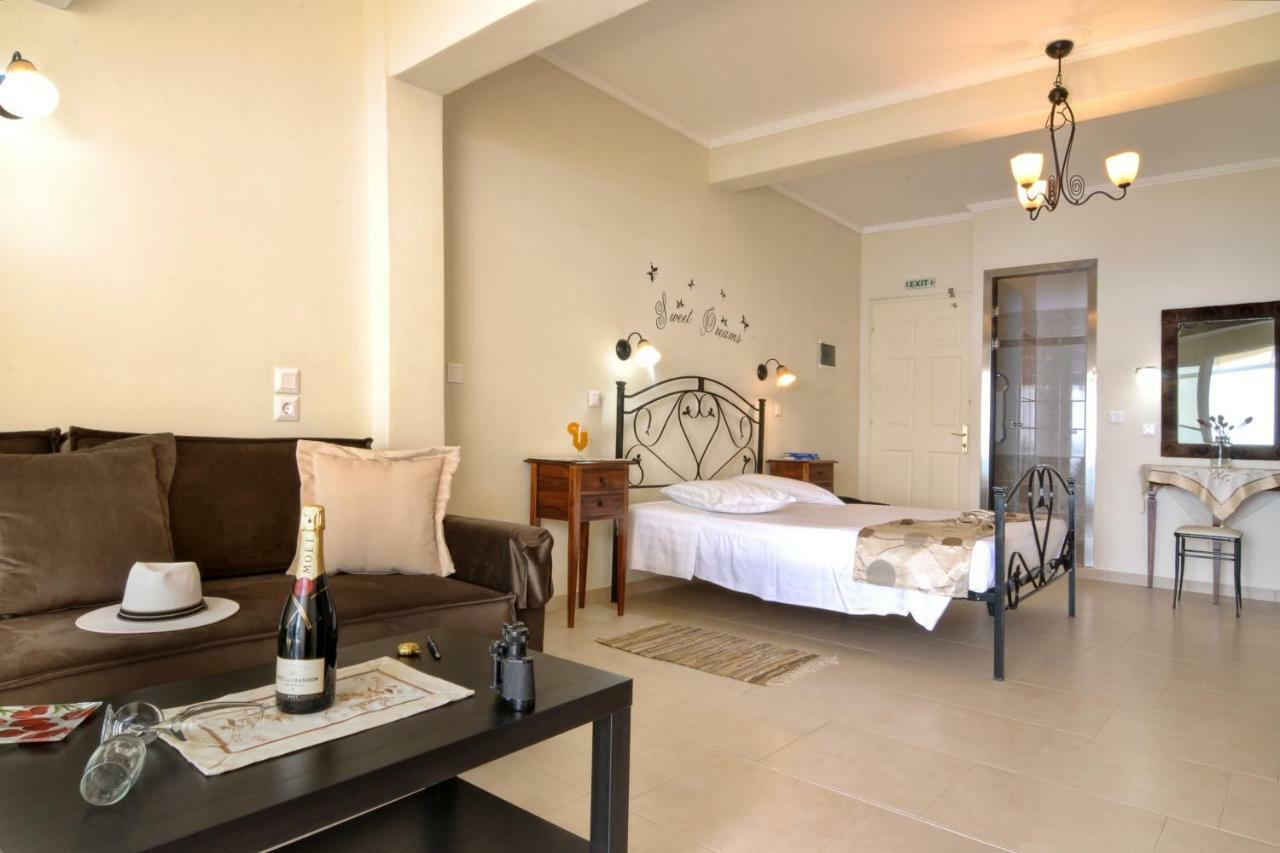 Golden Fox Studios And Suites