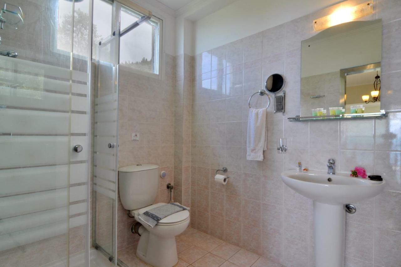 Apartment Golden Fox Studios And Suites Lakones