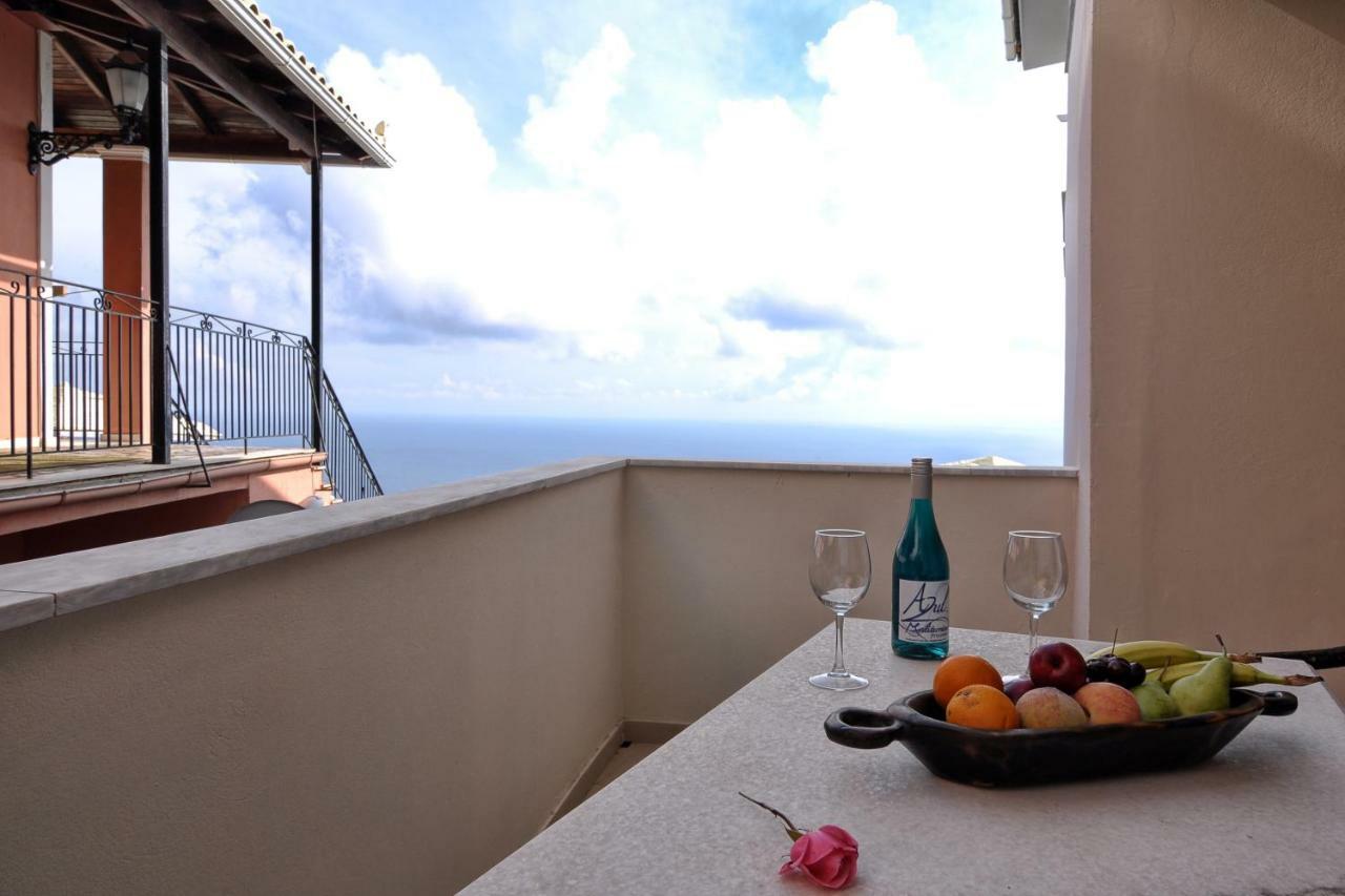 Apartment Golden Fox Studios And Suites Lakones