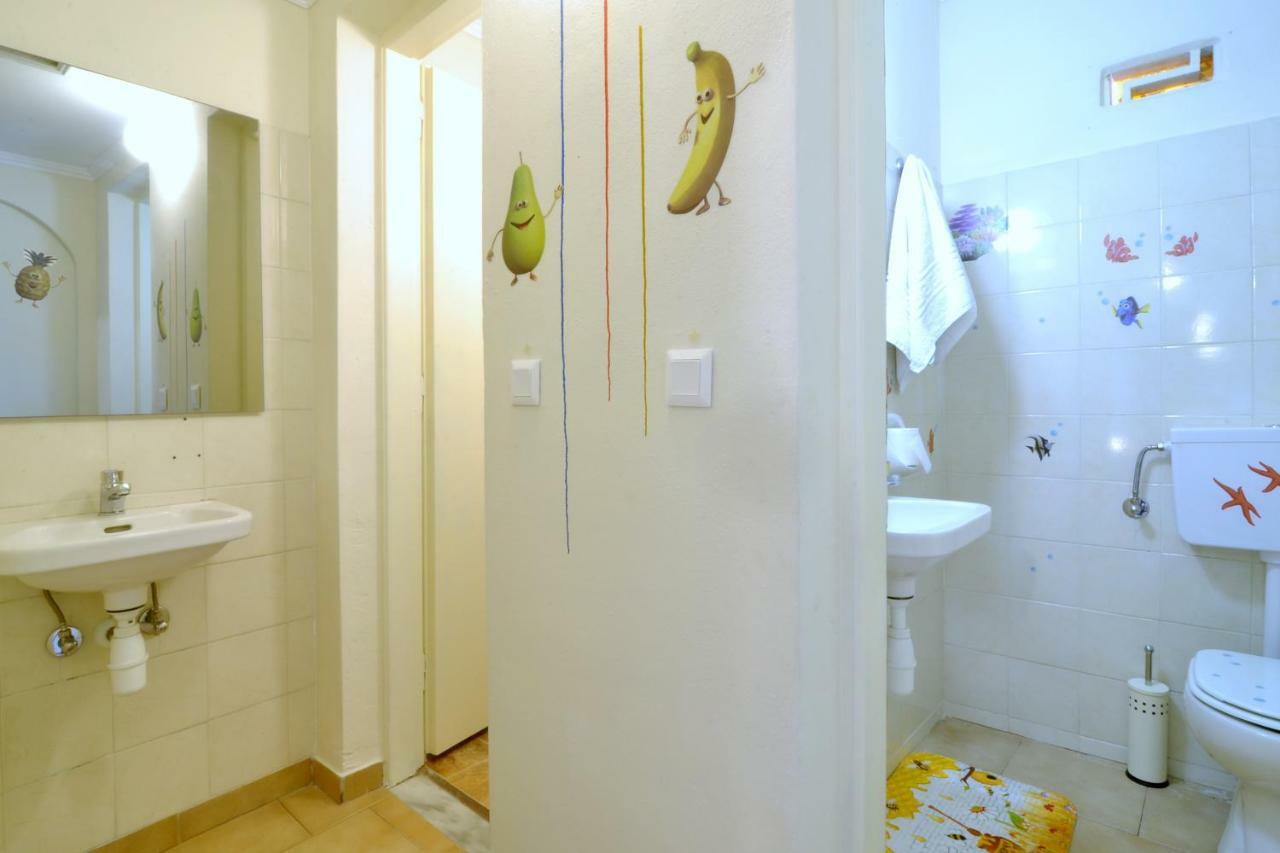 Golden Fox Studios And Suites