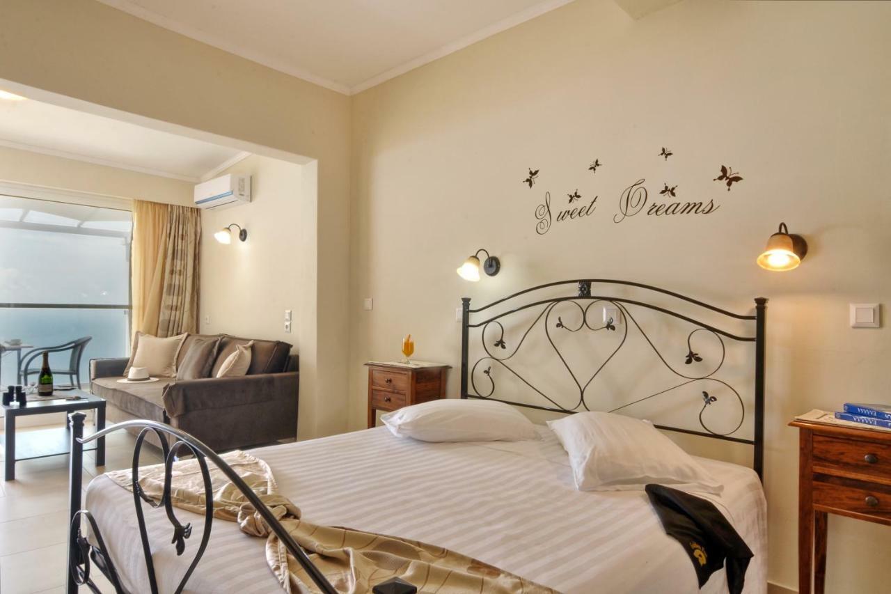 Golden Fox Studios And Suites Apartment