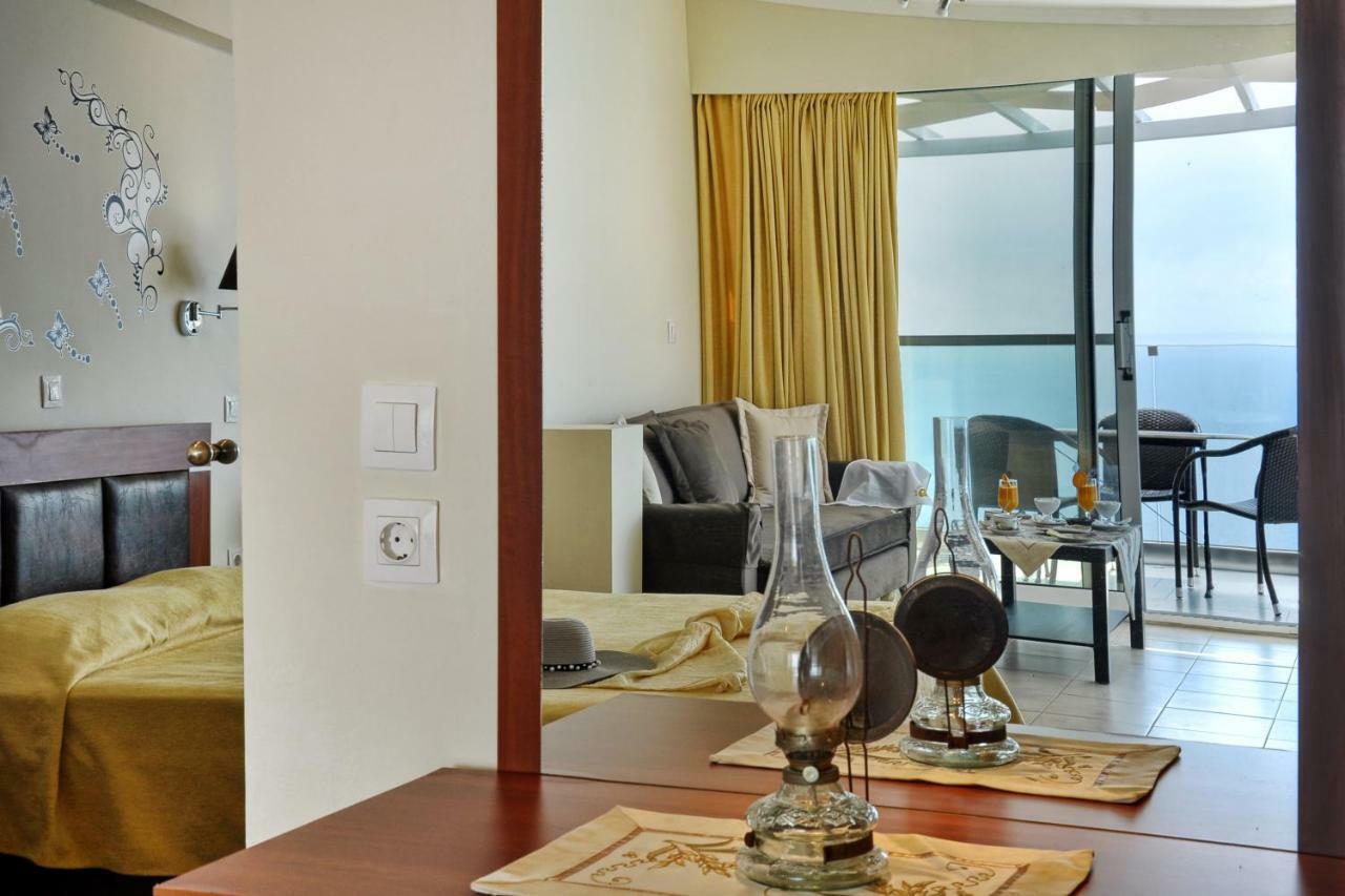Golden Fox Studios And Suites Apartment Lakones
