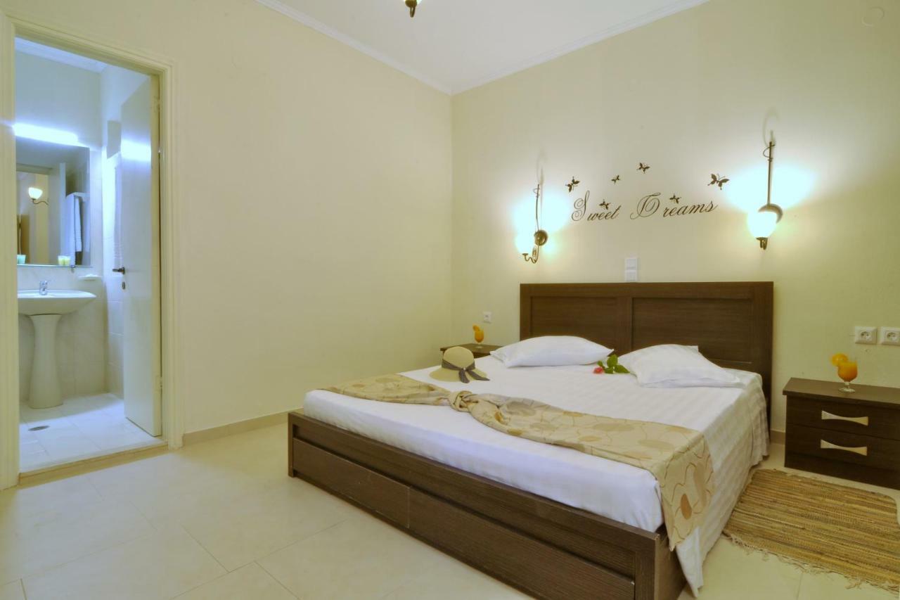 Golden Fox Studios And Suites Apartment