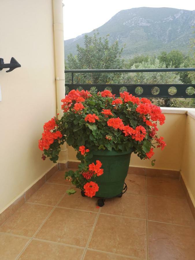 Patelis Aparthotel Poulithra