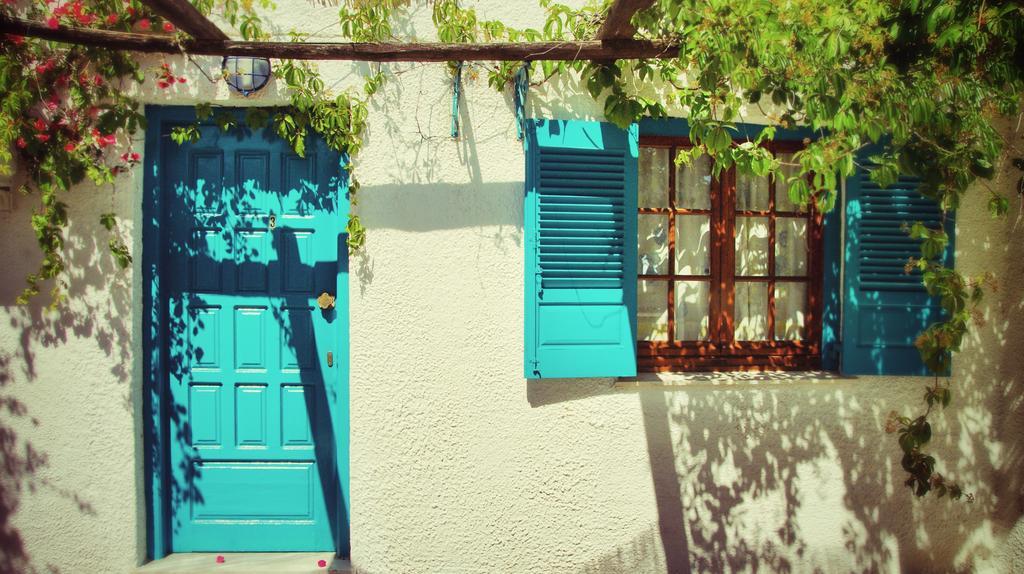 Manos Studios & Apartments