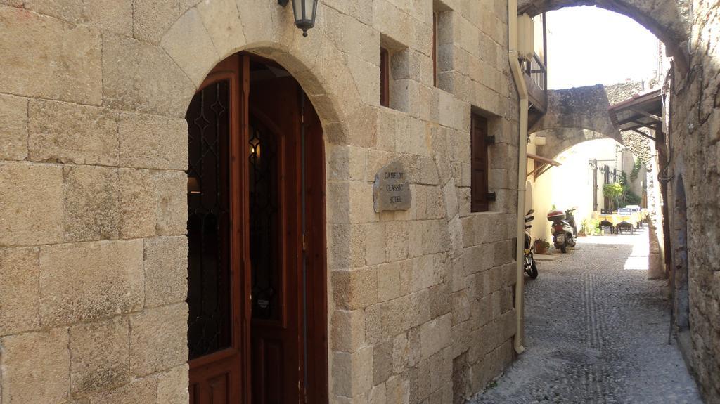 Camelot Traditional & Classic Hotel 3*