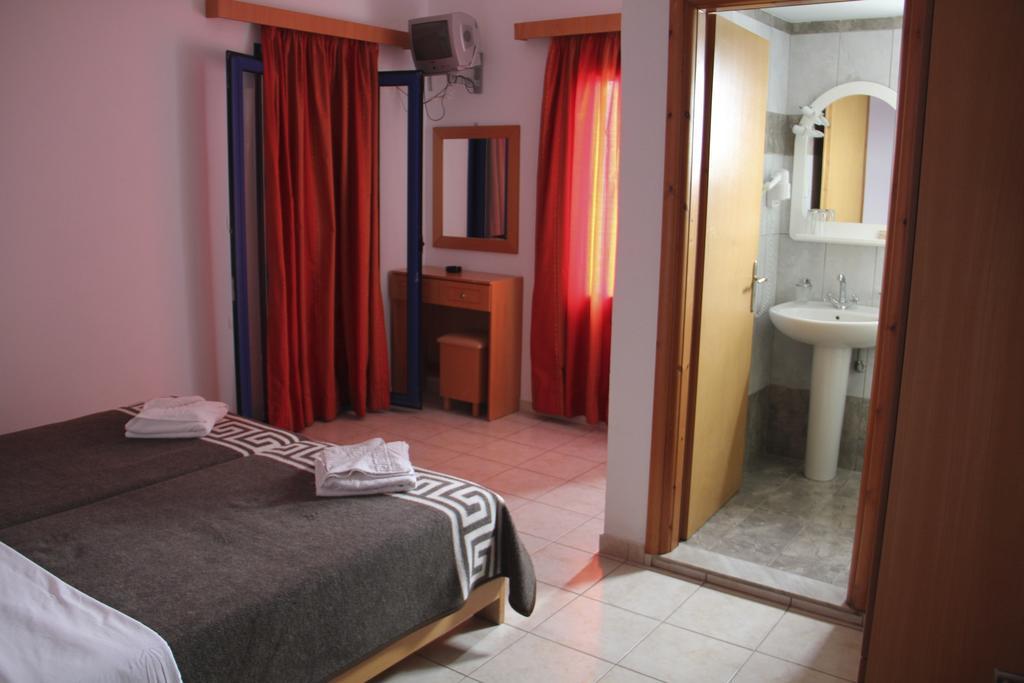 Stavris Aparthotel 2*