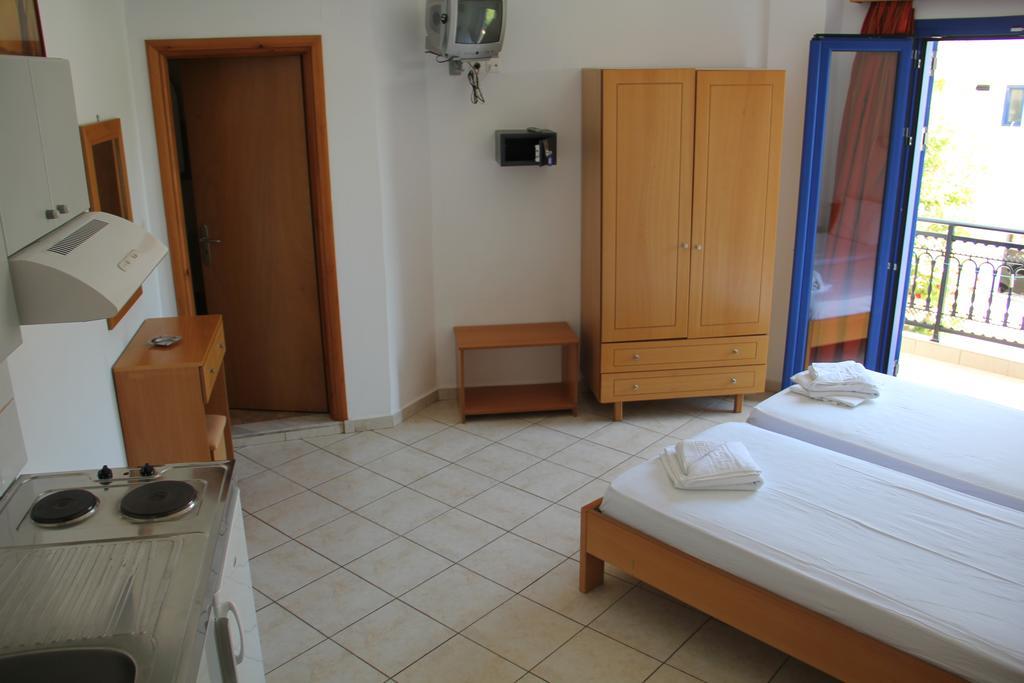 Stavris Aparthotel 2*
