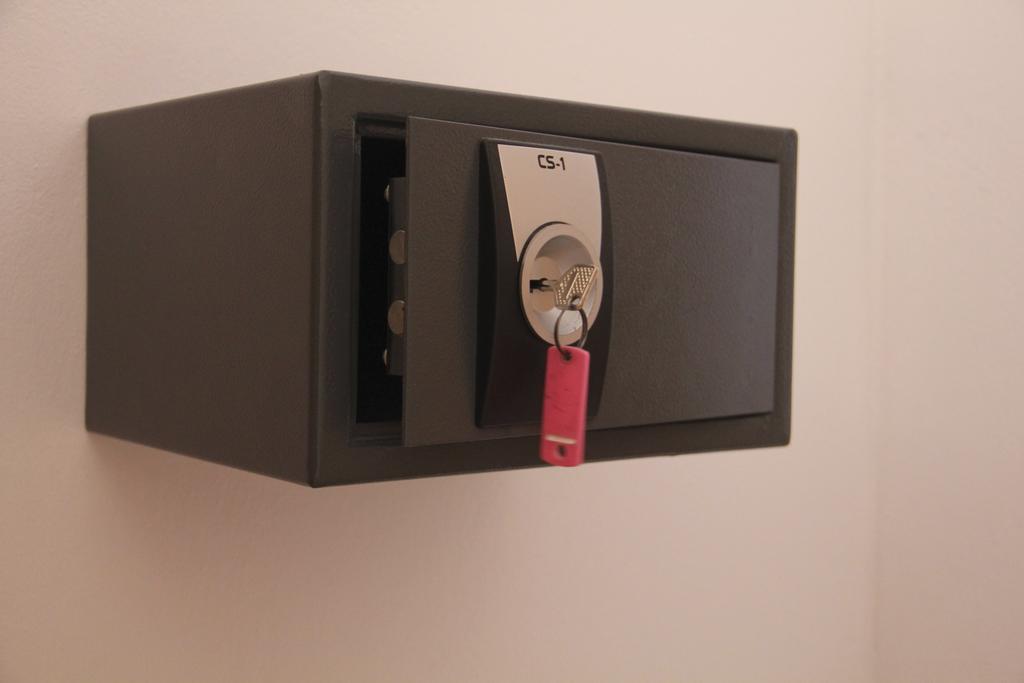 Stavris Aparthotel 2*