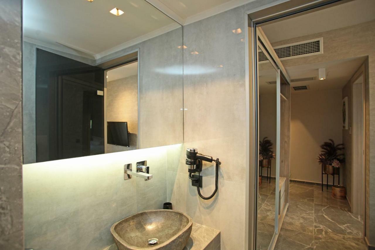 Athinais Luxury