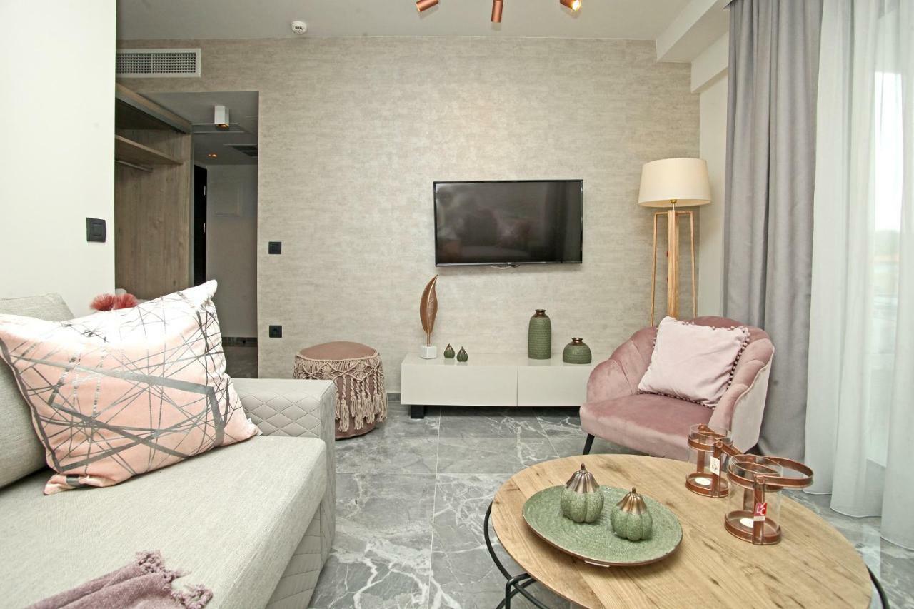 Athinais Luxury *
