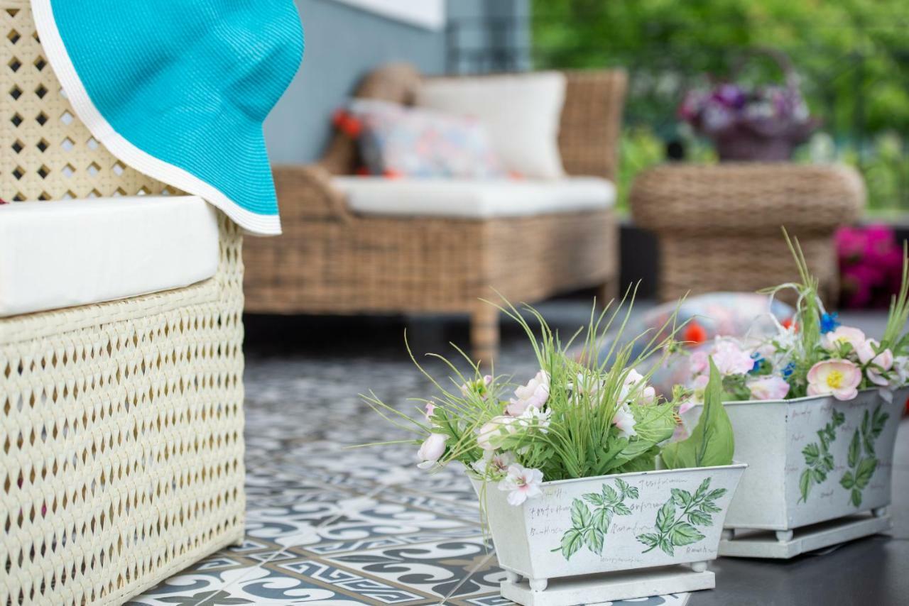 Pela Veranda Exquisite *
