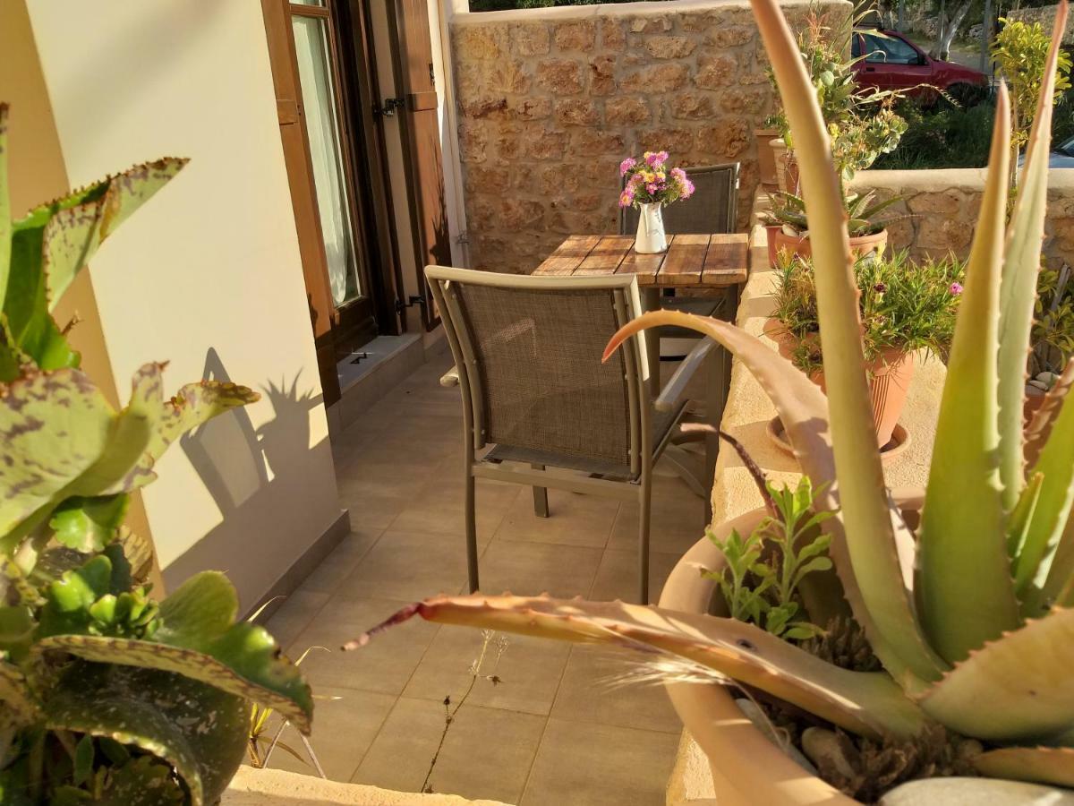 Apartment Elezar Neo Oitilo