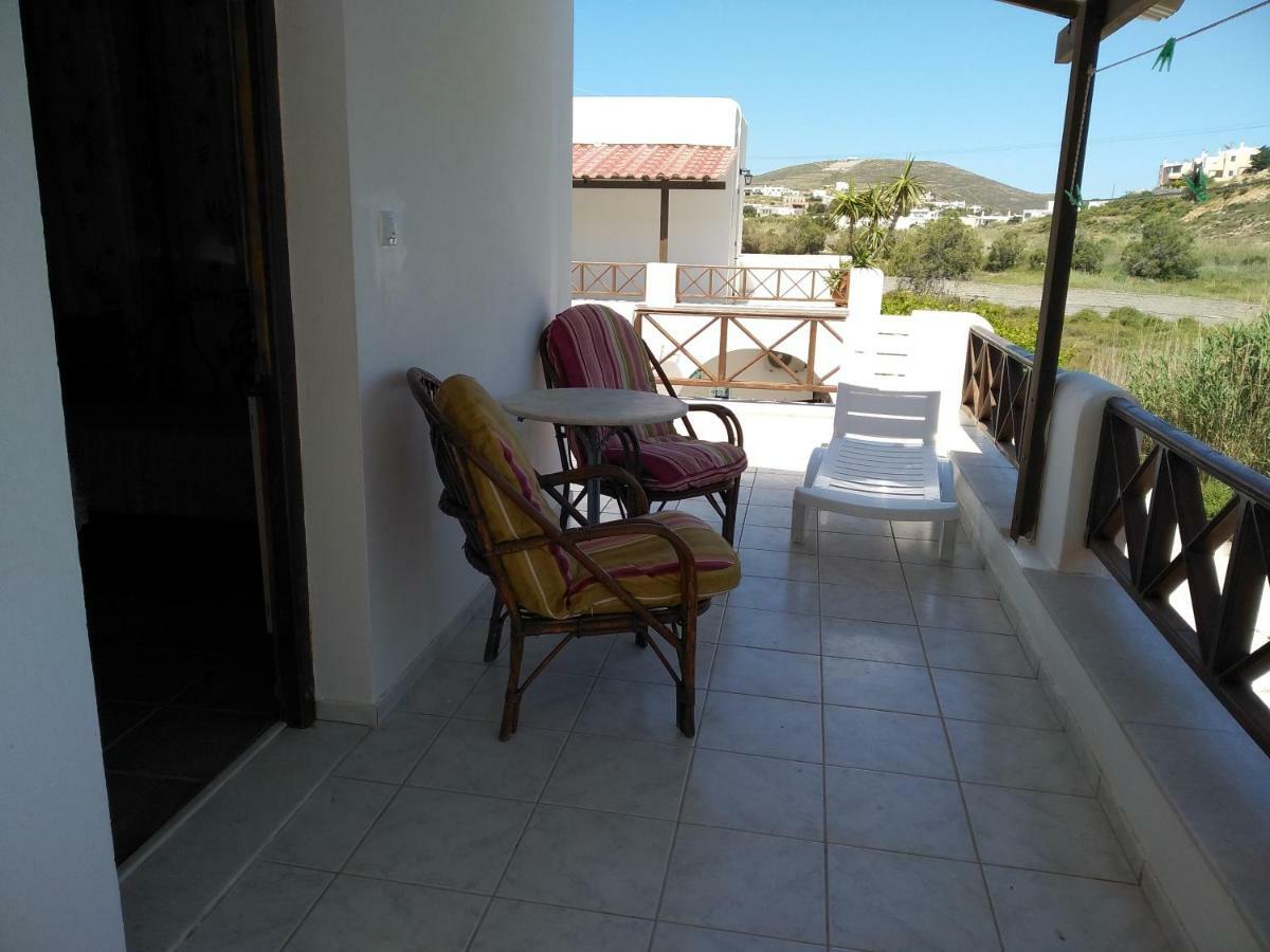 Akti Miaouli * Vari (Syros)