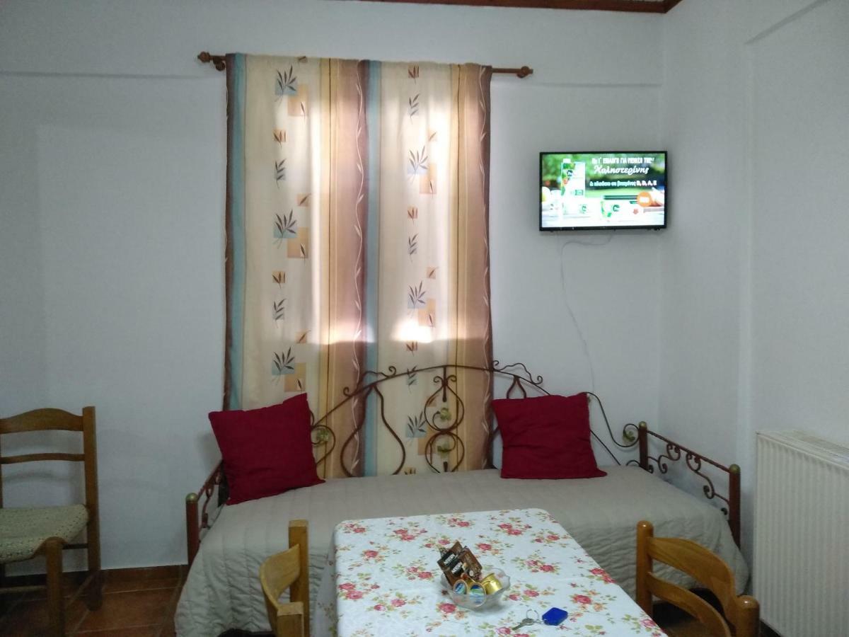 Akti Miaouli Vari (Syros)