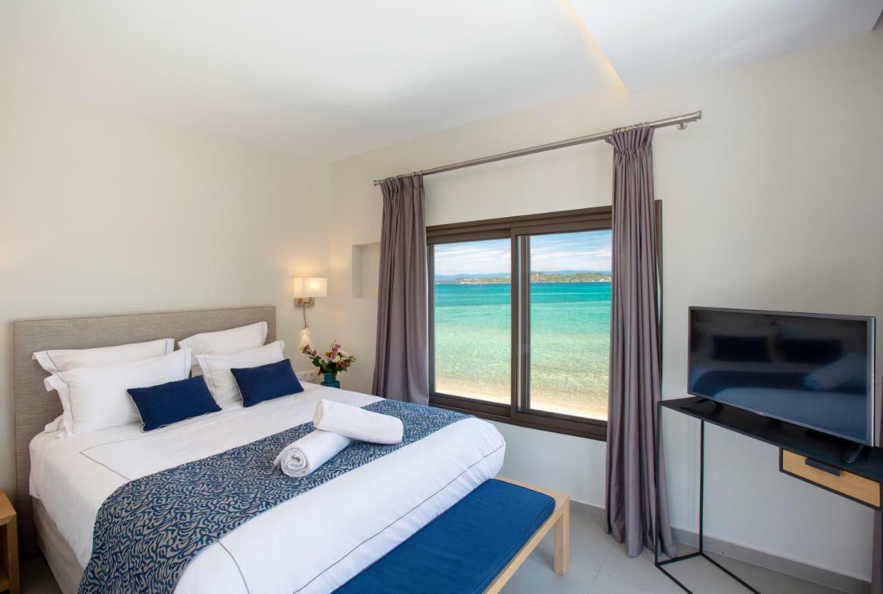 Tiamo Secrets - Front Villa Vourvourou