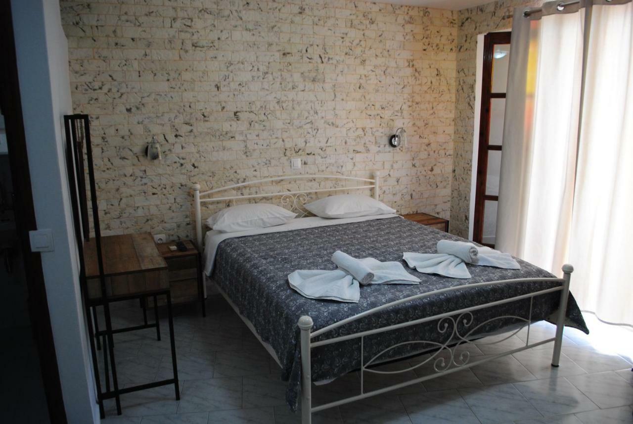 Apartment Studios Loukia