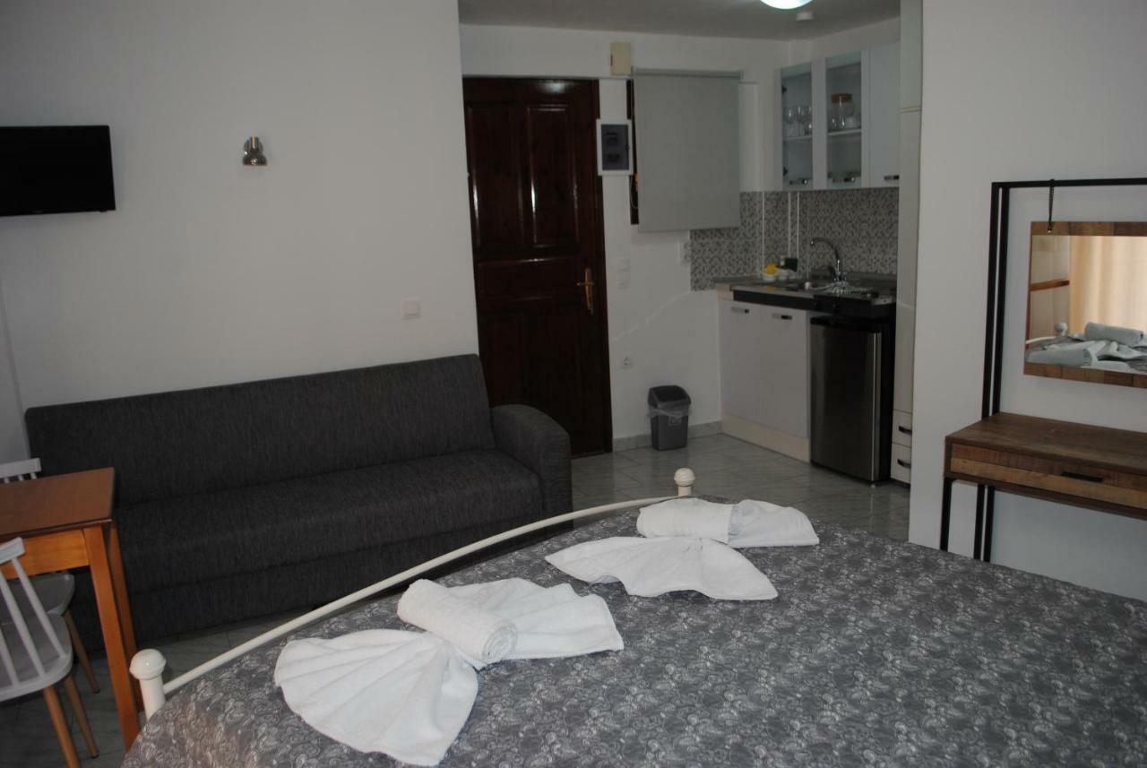 Apartment Studios Loukia Kokkari