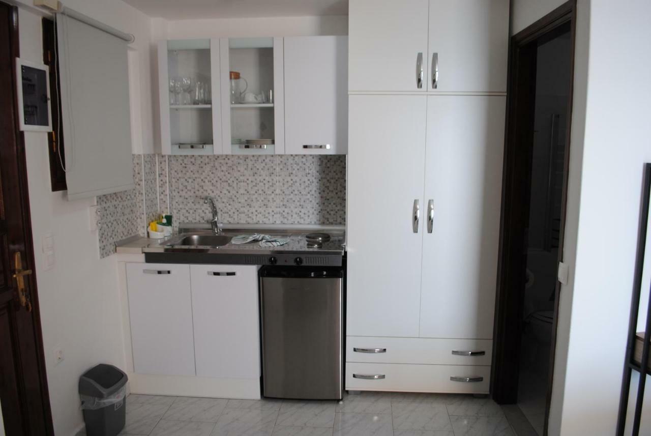 Apartment Studios Loukia