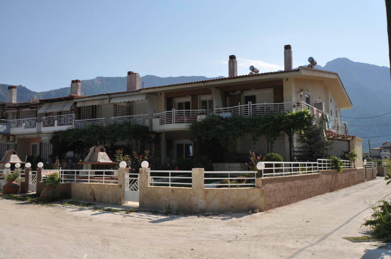Giannakis Chrysi Ammoudia