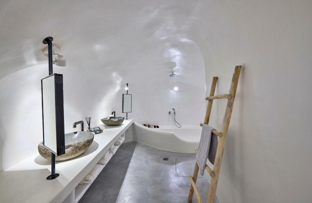 Cave Villa Oia (Santorini)