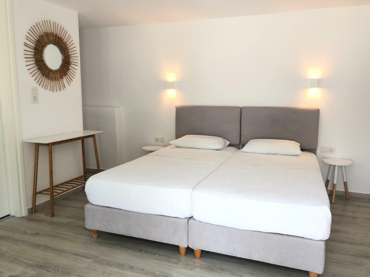 Odysseas & Apartment Naousa (Paros)